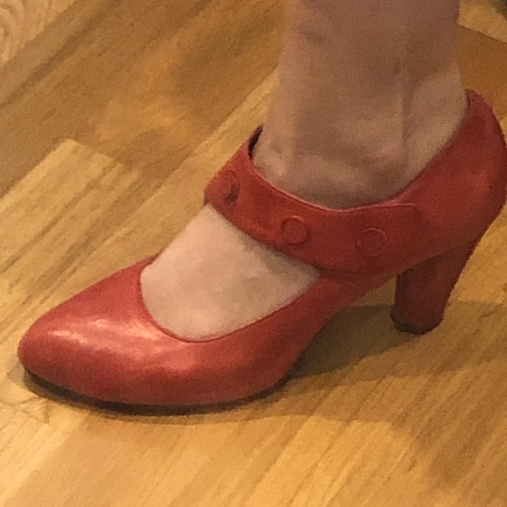 Vintage style red leather Miz Mooz heels